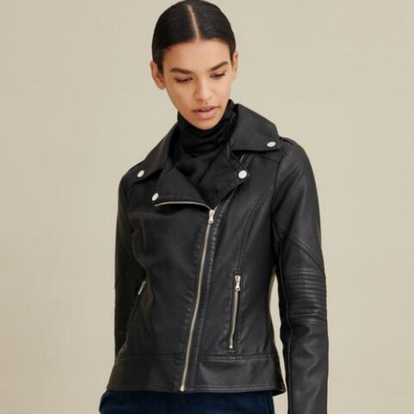 Guess Jackets & Blazers - FIRM 🚫 LOWBALLING BLACK GUESS MOTO JACKET